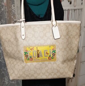 Coach reverseable tote slightly used #L1747-F26920